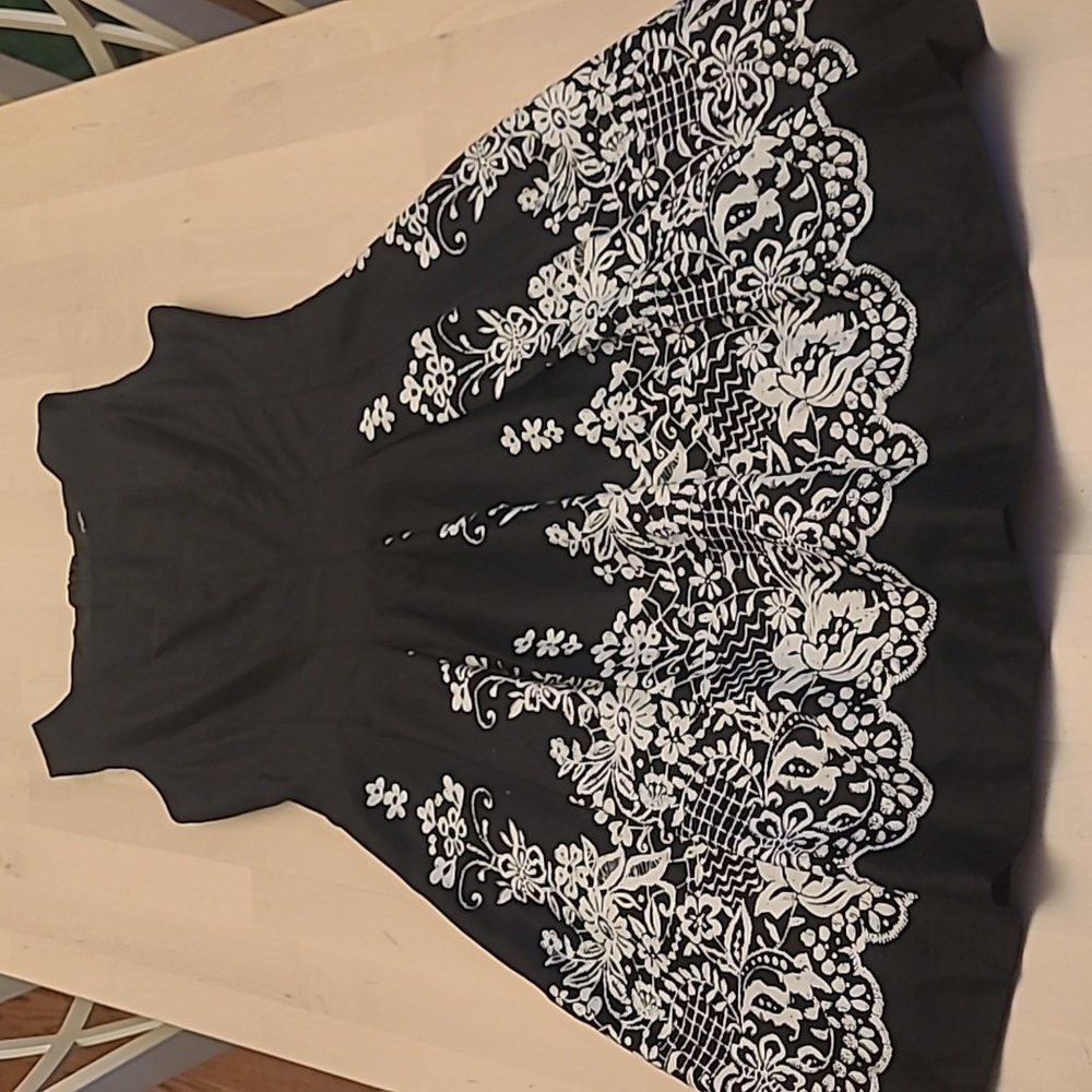 EUC Chetta B Black and White Fit n' Flare Floral 100% Cotton Dress